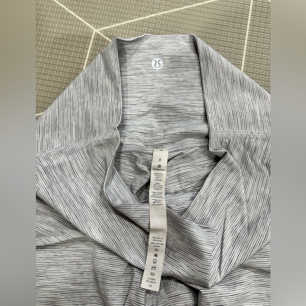 lululemon athletica Heather Light Gray Leggings with White Mesh Insets - Picture 2 of 6